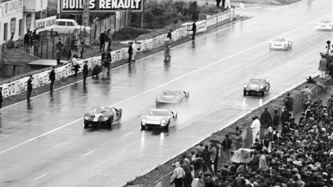 Here's your 1966 24 Hours of Le Mans winners: a trio of Ford GT40s.
