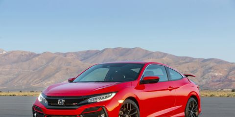 Take a close look at the front three-quarters of the 2020 Honda Civic Si. This one is the coupe.

