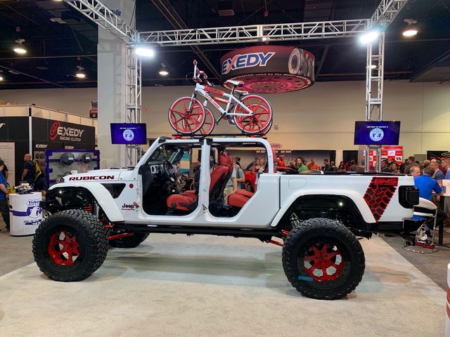 yukon gear  axle put this gnarly jeep gladiator on display to show off its gears and clutches 