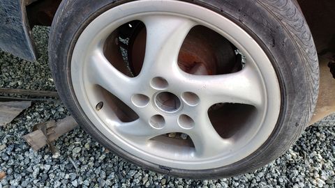Most 1986 Porsche 944 wheels were the "phone dial" type. I think these 17s came from a Boxster.
