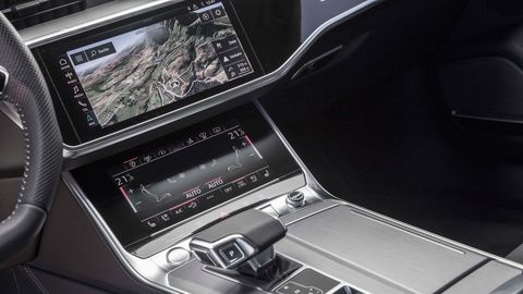 The 2019 Audi A7 ditches the rotary multimedia controller for a dual-screen setup.