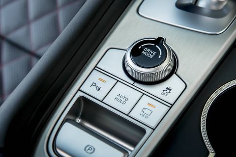 The 2019 Genesis G70 driver can select from five different drive modes.