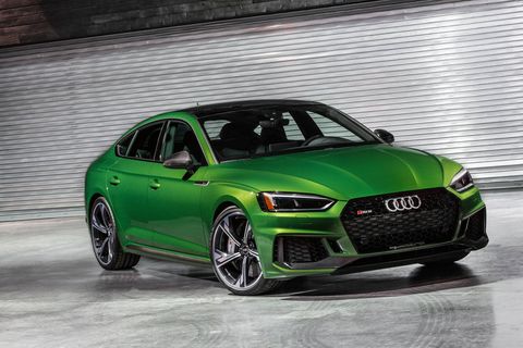 The 2019 RS5 Sportback’s sport mode displays a large central tachometer and performance statistics, such as a lap timer, horsepower and torque gauge, G-meter, and if equipped with the Dynamic plus package, tire pressure and temperatures.
