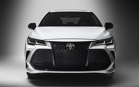 In Touring trim the Avalon features a honeycomb-patterned grille and front fascia.