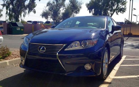 We arrived in Arizona to our 2013 Lexus ES300h tester in gorgeous dark blue.
