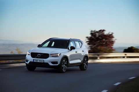 The 2018 Volvo XC40 T5 comes with a 248-hp 2.0-liter turbocharged I4 and an eight-speed automatic.