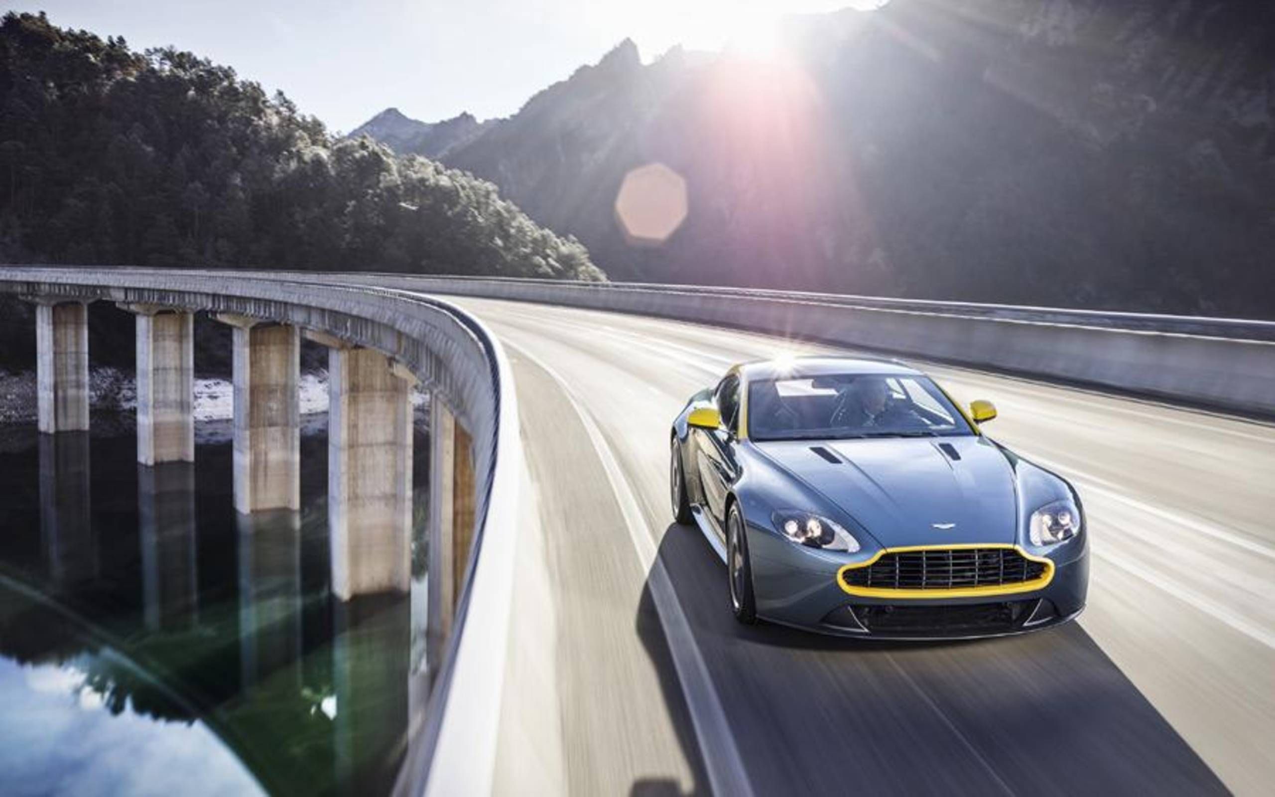 Aston Martin V8 Vantage N430: um carro de corrida com traje social - GQ