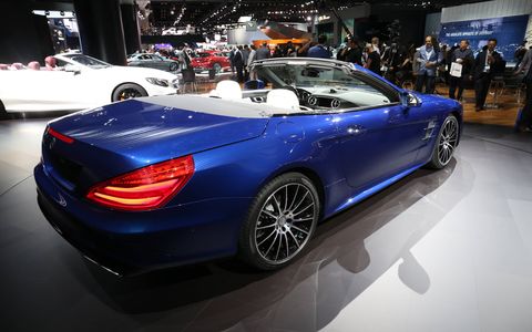 The night before the LA Auto Show Mercedes-Benz unveiled the 2017 SL roadster.