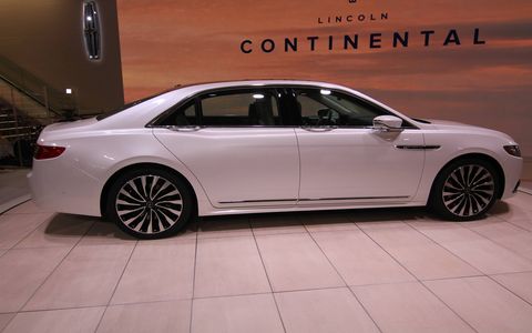 The production version of the 2017 Lincoln Continental debuted at the Detroit auto show on Tuesday.