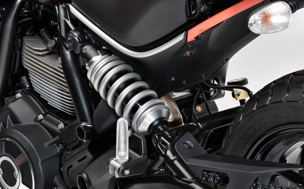 Lowering the height of the Ducati Scrambler 800. Is it possible?