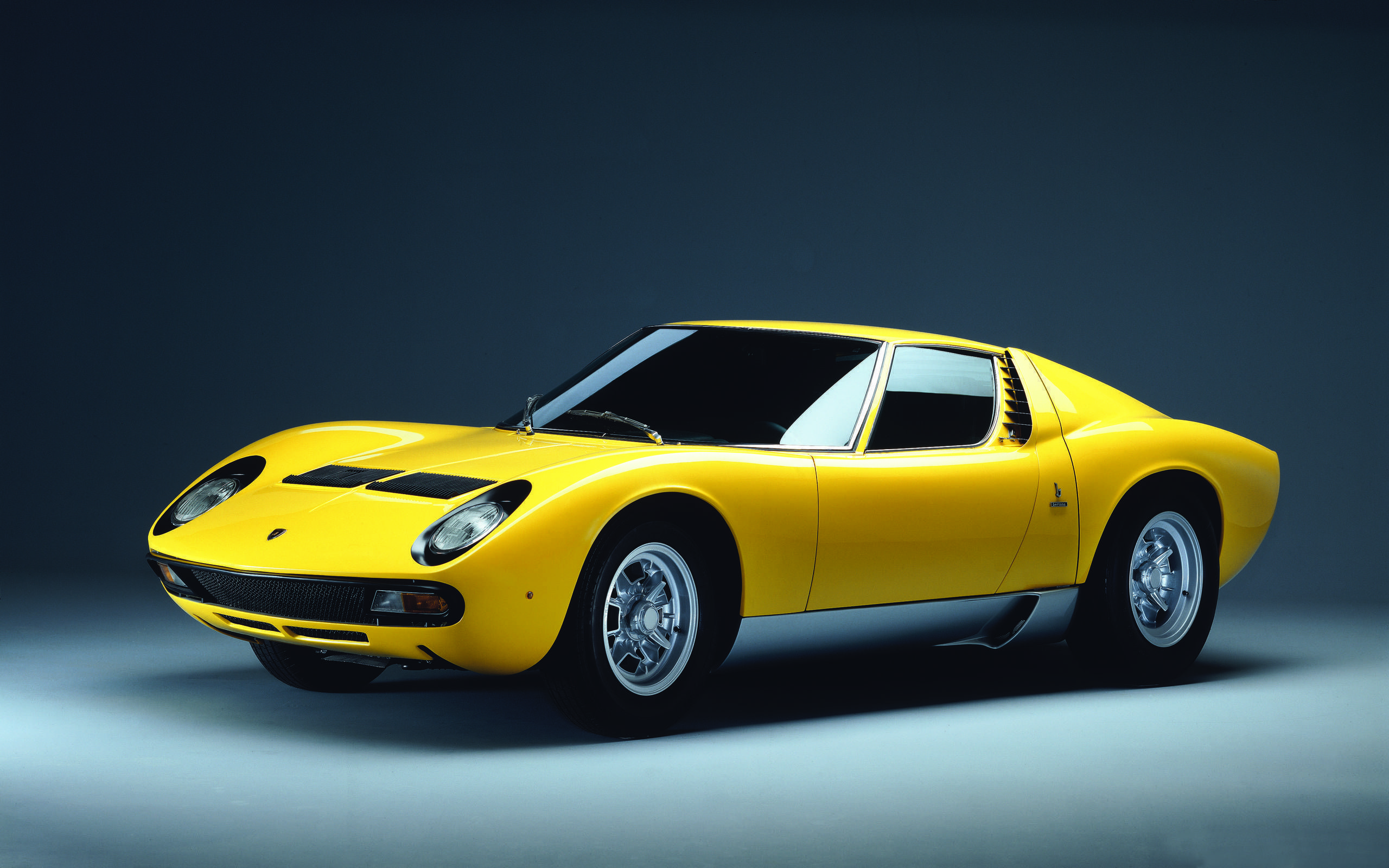 Throttle-Back Thursday: 50 years ago, the Lamborghini Miura stunned us in  Geneva