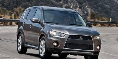 The 2012 Mitsubishi Outlander GT is powered by a V6 engine.