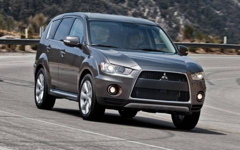 The 2012 Mitsubishi Outlander GT is powered by a V6 engine.