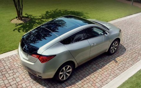 One key feature of the 2013 Acura ZDX is the panoramic sunroof.