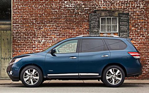 Nissan estimates fuel economy at 25 city/27 highway mpg, up from the standard two-wheel drive Pathfinder&#8217;s 20 city/26 highway mpg.