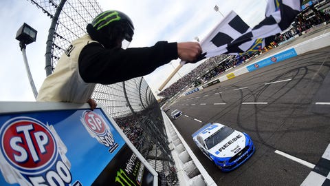 Nascar Martinsville Cup Race Results Brad Keselowski Holds Off Chase Elliott For Victory