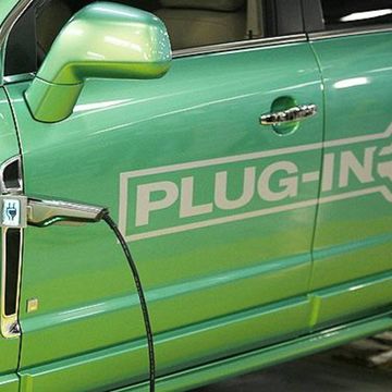 The plug-in version of the Saturn Vue Green Line hybrid can recharge its battery pack in four to five hours on standard household electricity.