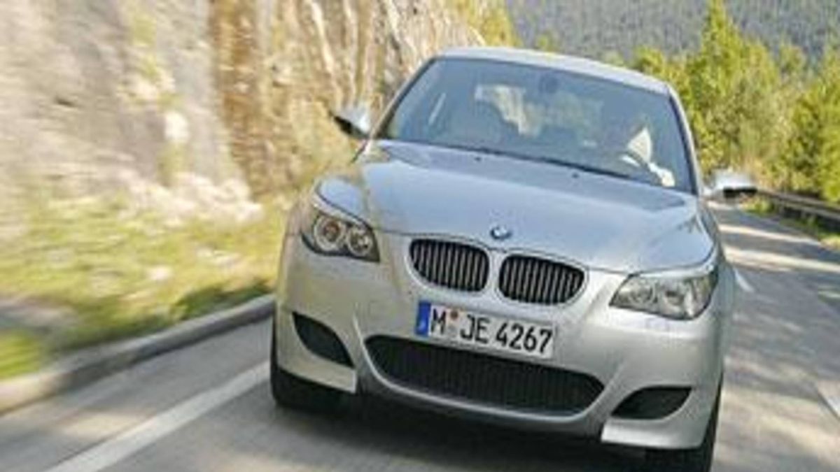 2005 - 2010 BMW E60 M5 - Images, Specifications and Information