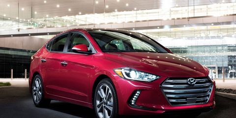 The 2017 Hyundai Elantra SE and Limited base engine is a 2.0-liter I4 producing a peak 147 hp at 6,200 rpm and 132 lb-ft of torque at 4,500 rpm.