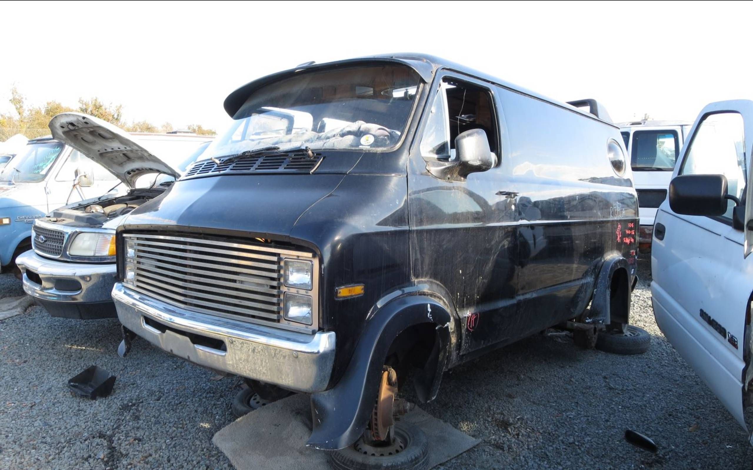 snesevis Halvkreds Danmark Junkyard Treasure: "Mid Night Cruzer" 1976 Dodge Custom Van