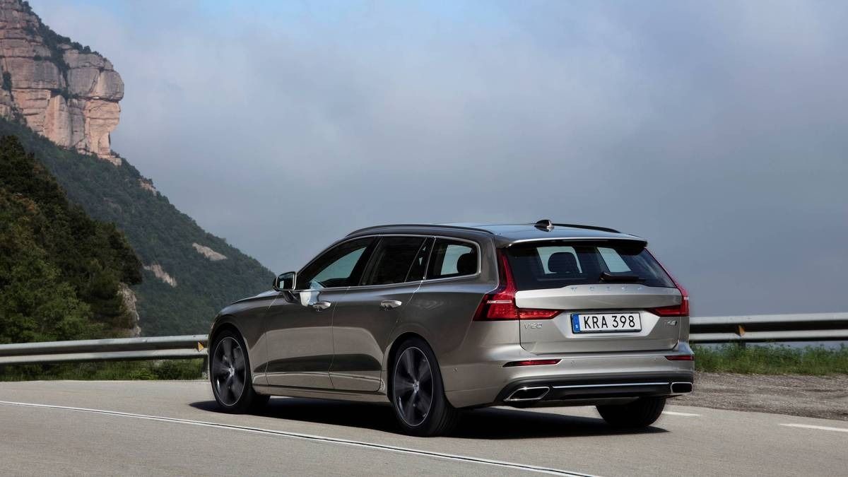 2019 Volvo V60 Momentum quick spin review and rating - Autoblog