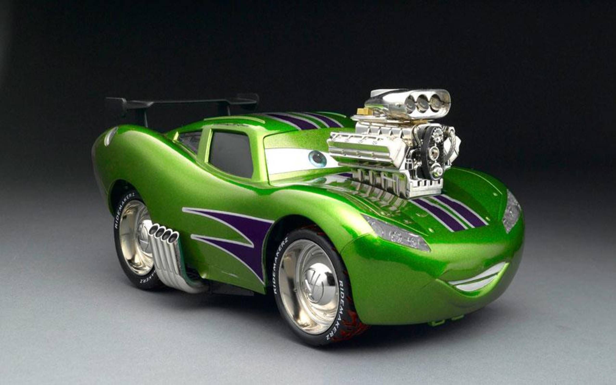 Disney Pixar Cars 2 Hot Rod Lightning McQueen RideMakerz Green Exclusive New