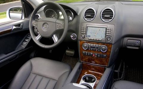 Motor vehicle, Steering part, Steering wheel, Automotive mirror, Brown, Center console, Vehicle audio, White, Car, Vehicle door, 
