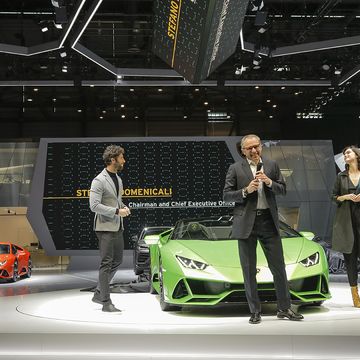 Lamborghini's latest -- the Huracan Evo -- is finally joined by its open-air Spyder variant.