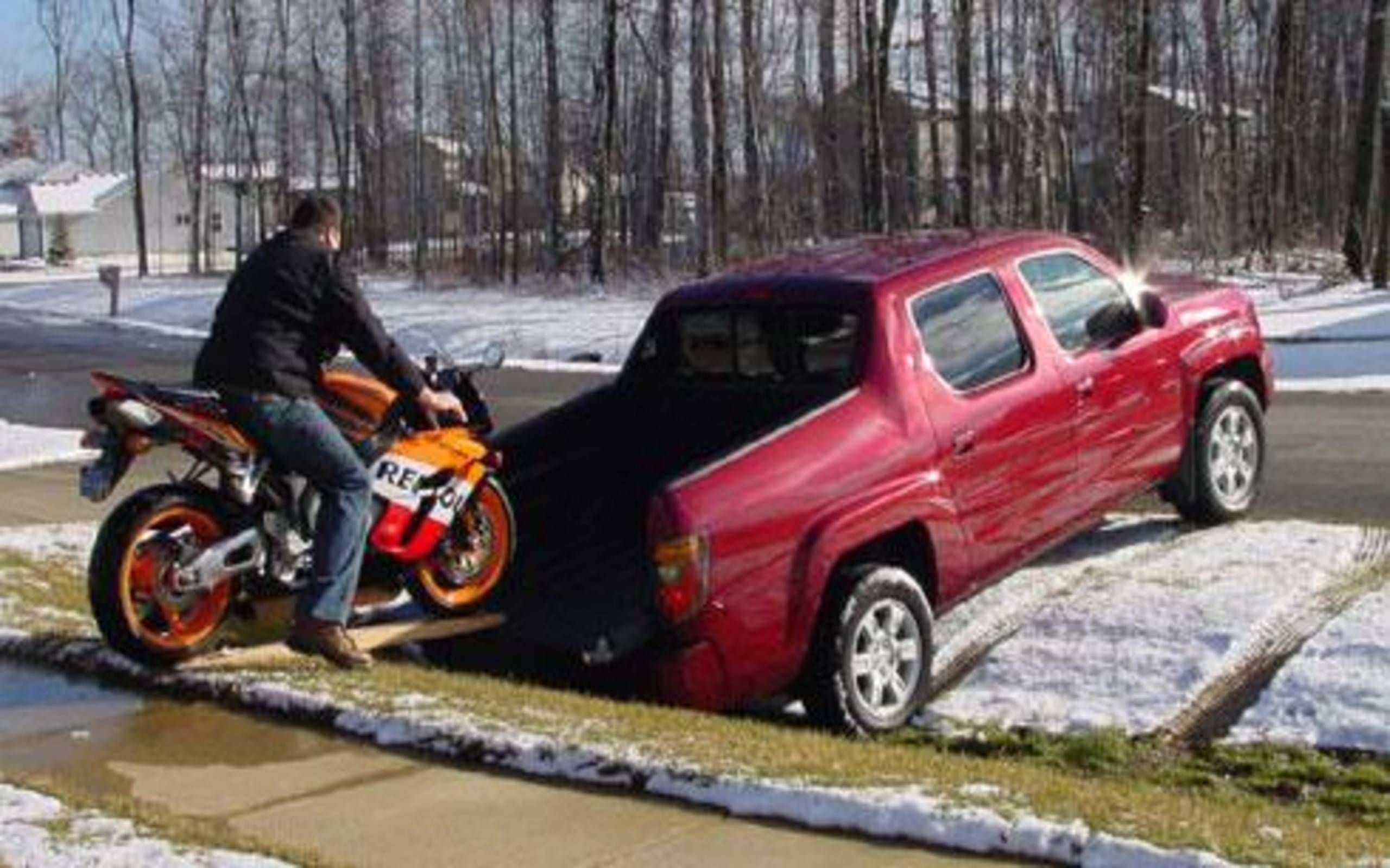 honda ridgeline bed capacity