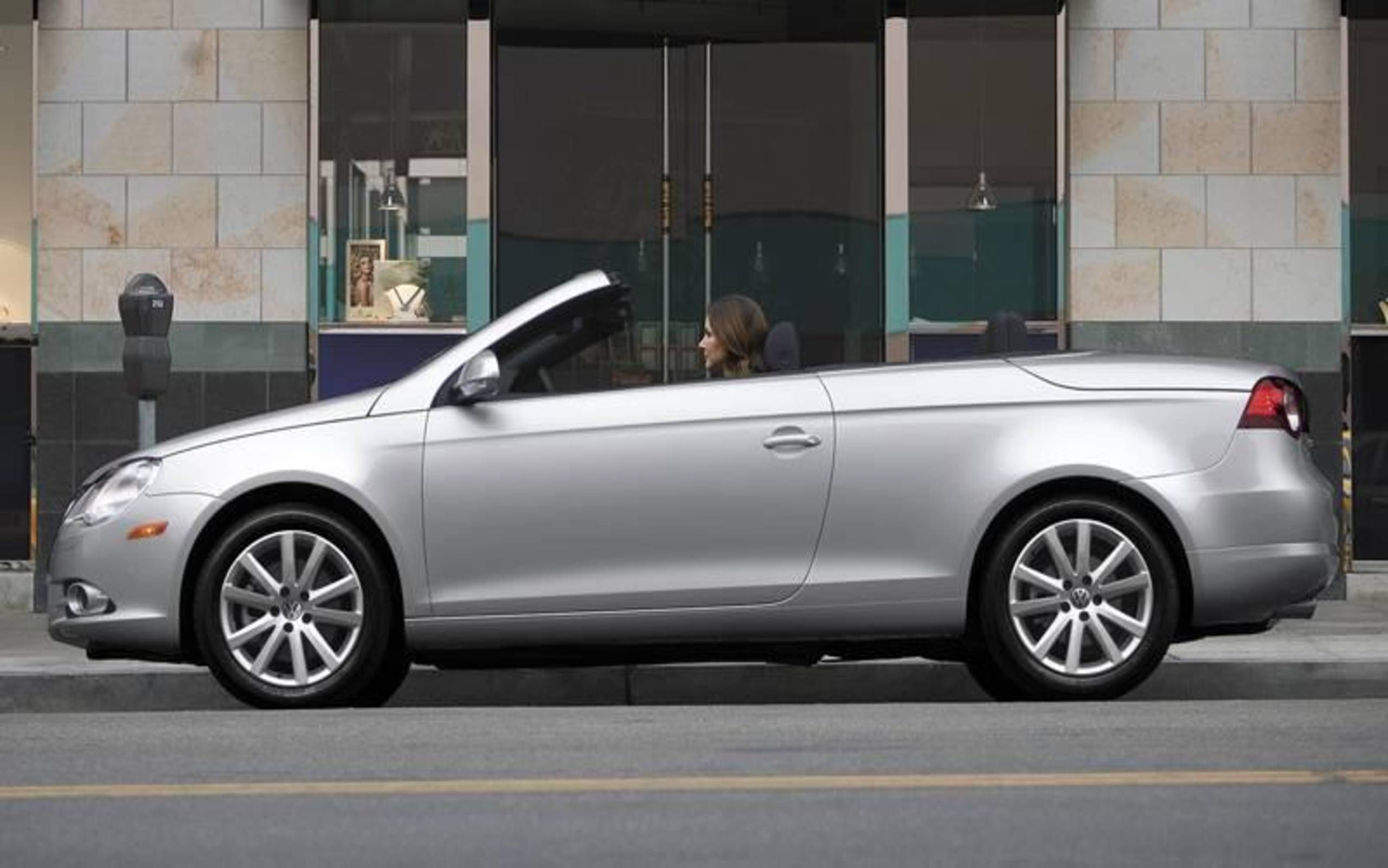Red-Hot Drop-Top: VW offers retractable hard top for under $30,000