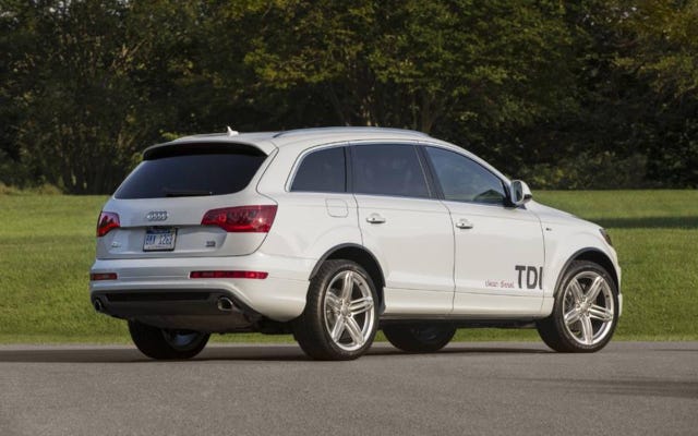 The 2014 Audi Q7 3.0 TDI Prestige is equipped with a 3.0-liter turbocharged diesel V6 coupled with a eight-speed automatic gearbox.