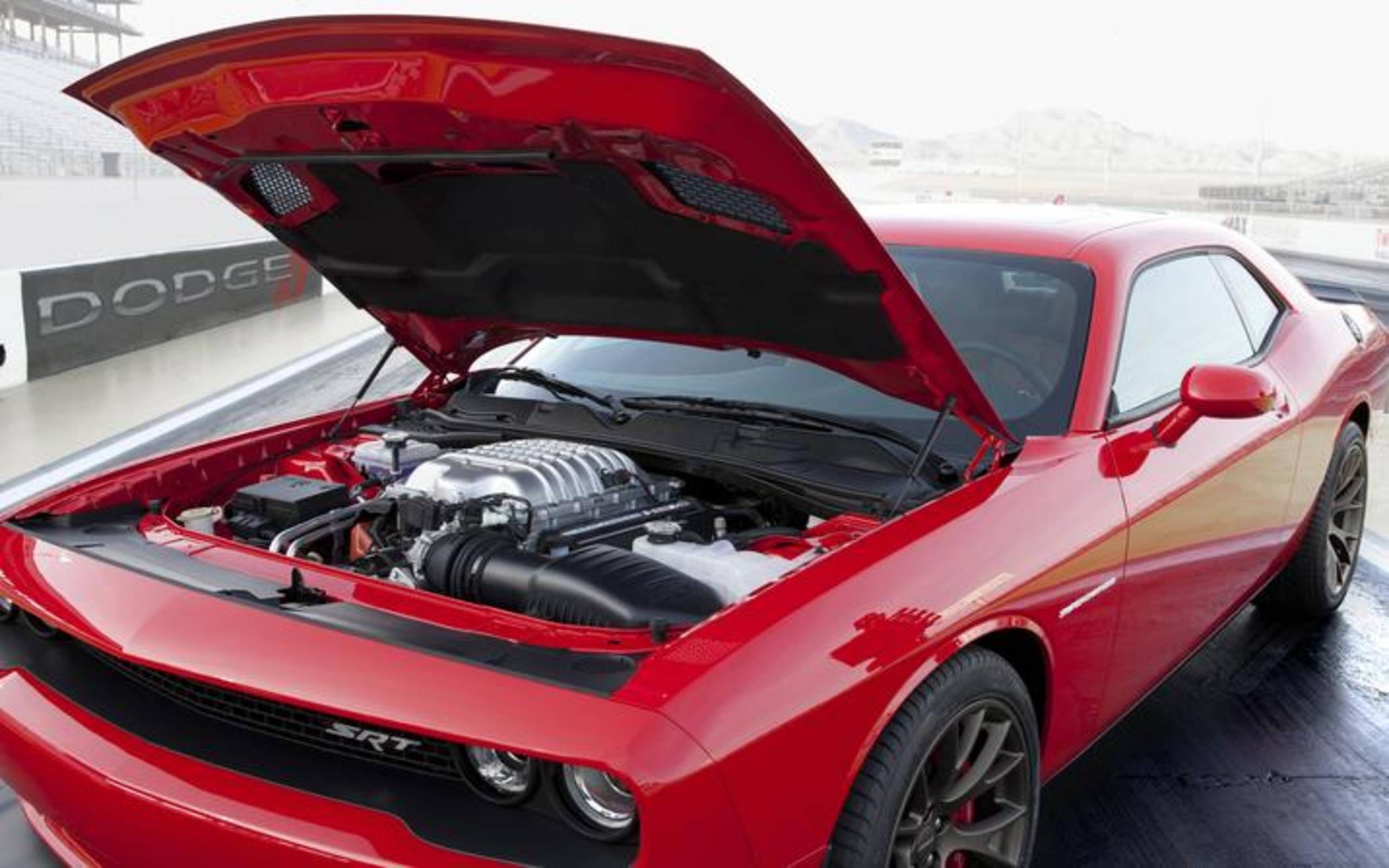 tusind foran Svare 2015 Dodge Challenger with HEMI® SRT Hellcat Engine - Performance Specs