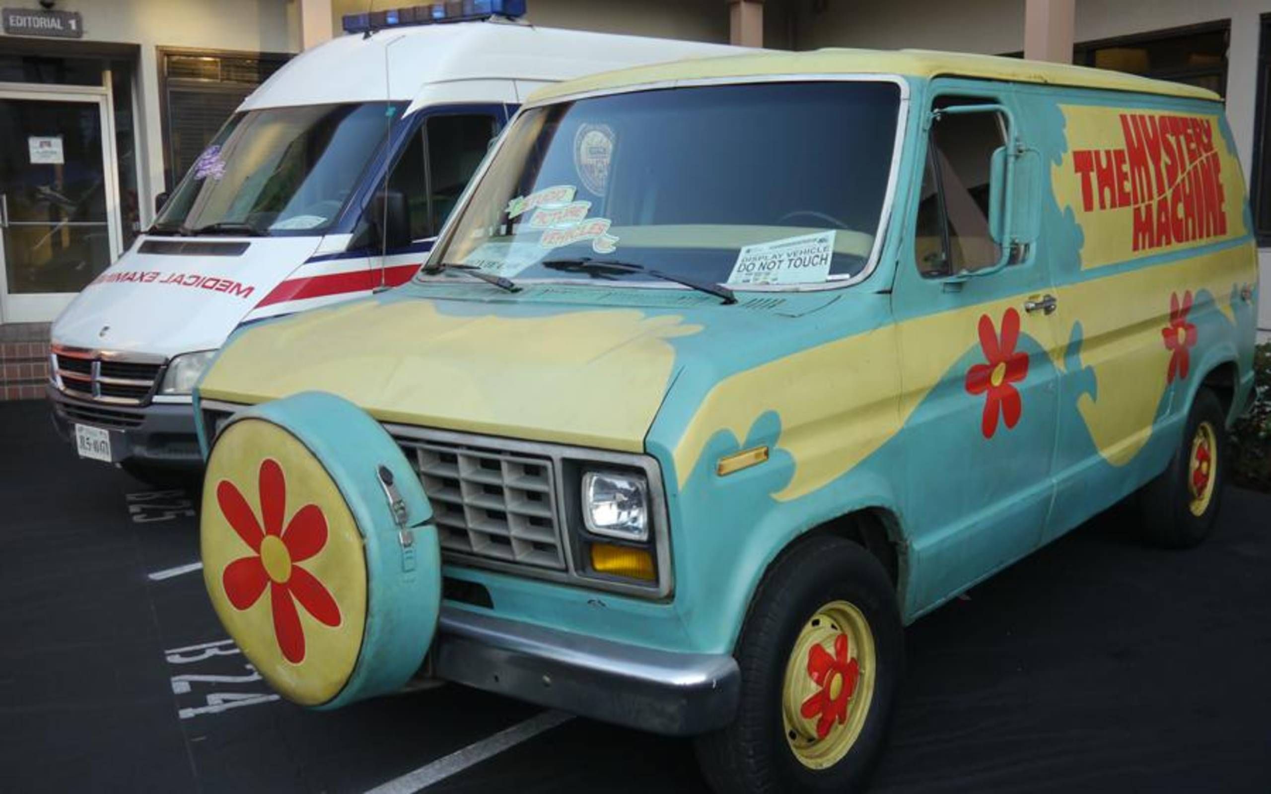 scooby doo curse of the lake monster mystery machine
