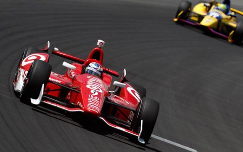 Scott Dixon roared to his first victory of the IndyCar season on Sunday.
