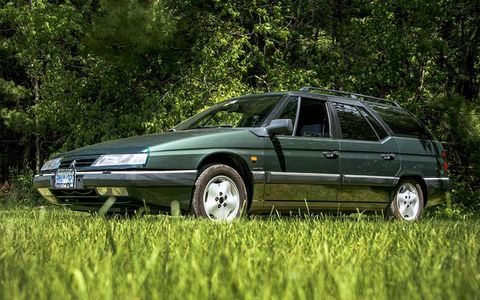 The wedge-like styling premiered earlier with the Citroen BX model.