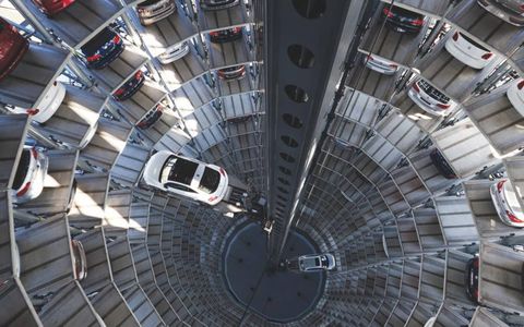 A BUG&#8217;S LIFT: A robotic lift carries a new-generation Beetle to the ground level of Volkswagen&#8217;s Car Towers in Wolfsburg.