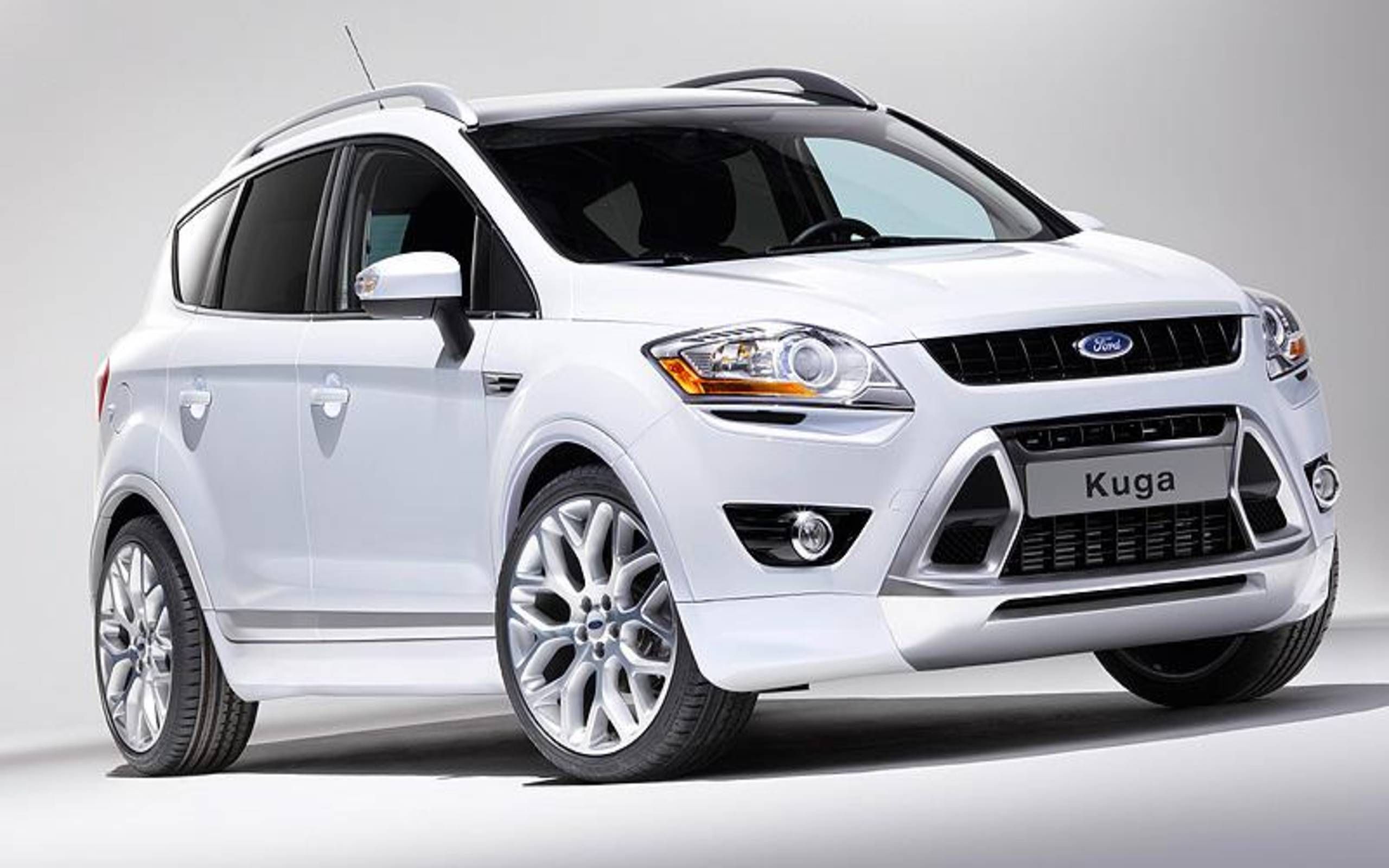 mot Ampère liberaal Styled Kuga: Ford shows crossover with body kit, upgraded interior in Paris