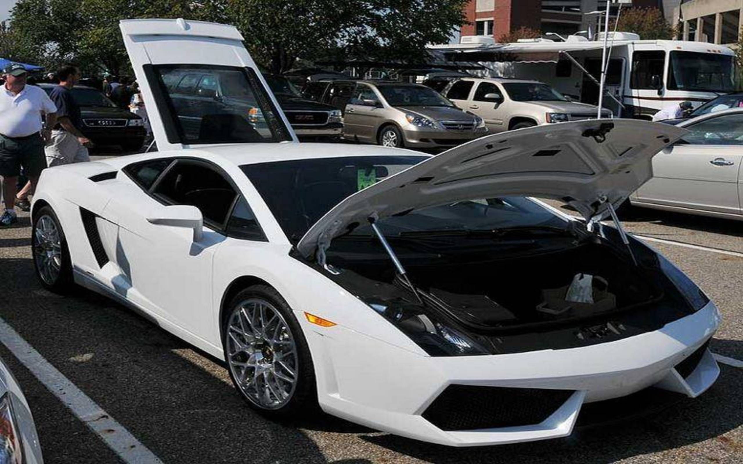 First and V10: Lamborghini Gallardo scores at a football tailgate party