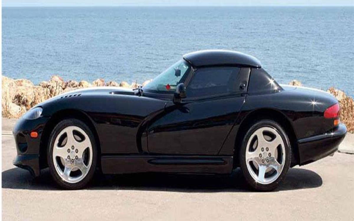 Pamela Anderson unloads her Dodge Viper: Actress and animal friend ...