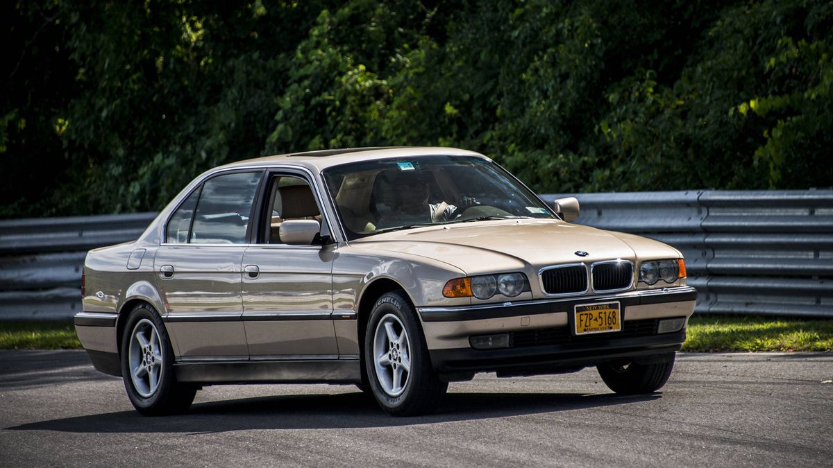 BMW E38 7-series editorial photo. Image of limousine - 58355801