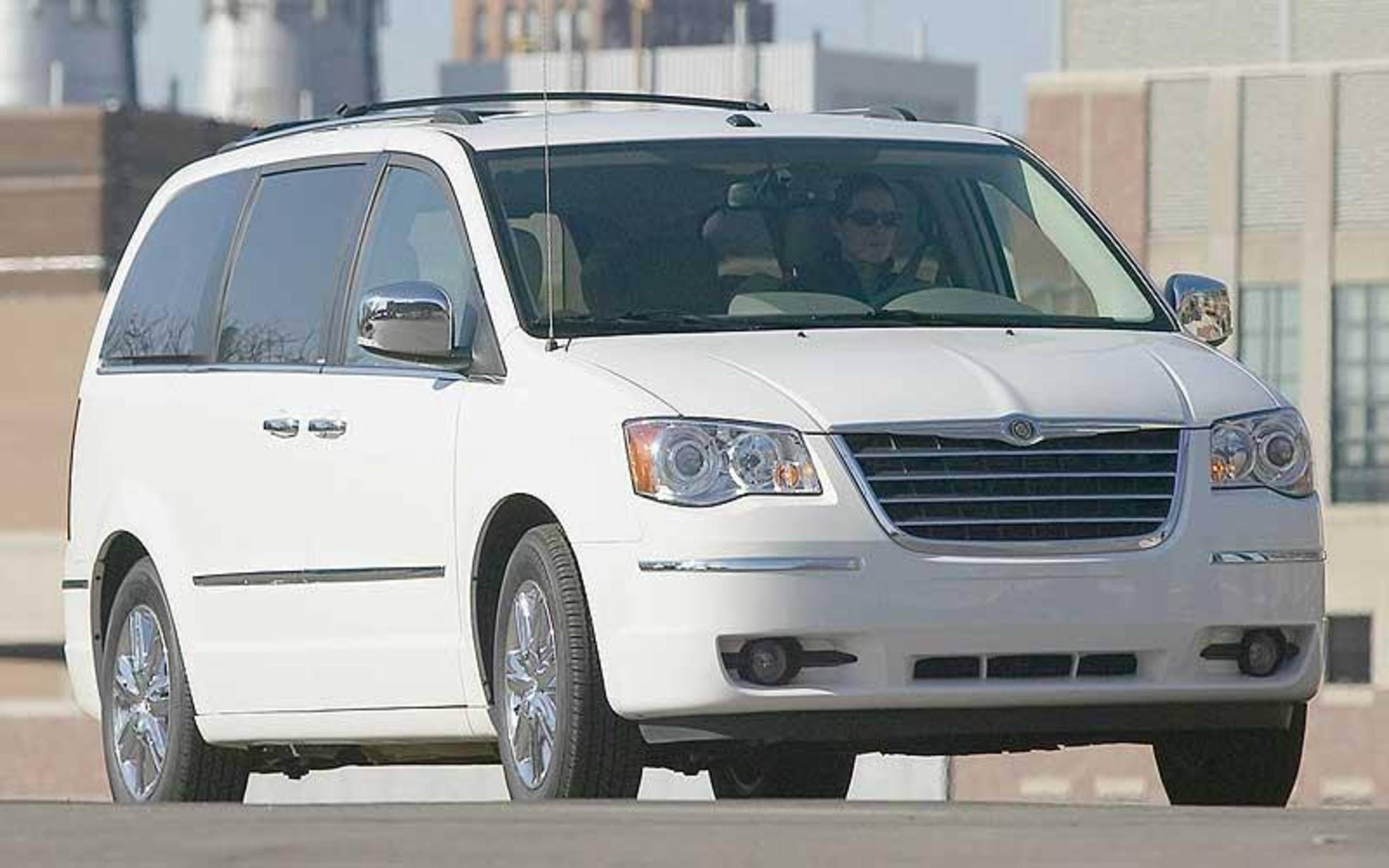 2008 Chrysler Town & Country Limited: Wheres the fridge? A year in our Town  & Country may be an exercise in utility