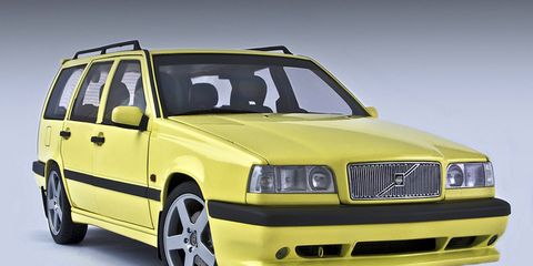 AUTOart offers the Volvo 850 T-5R sedan and wagon in several colors.