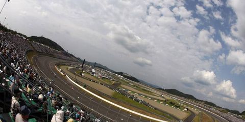 Twin Ring Motegi with Helio Castroneves in the lead.