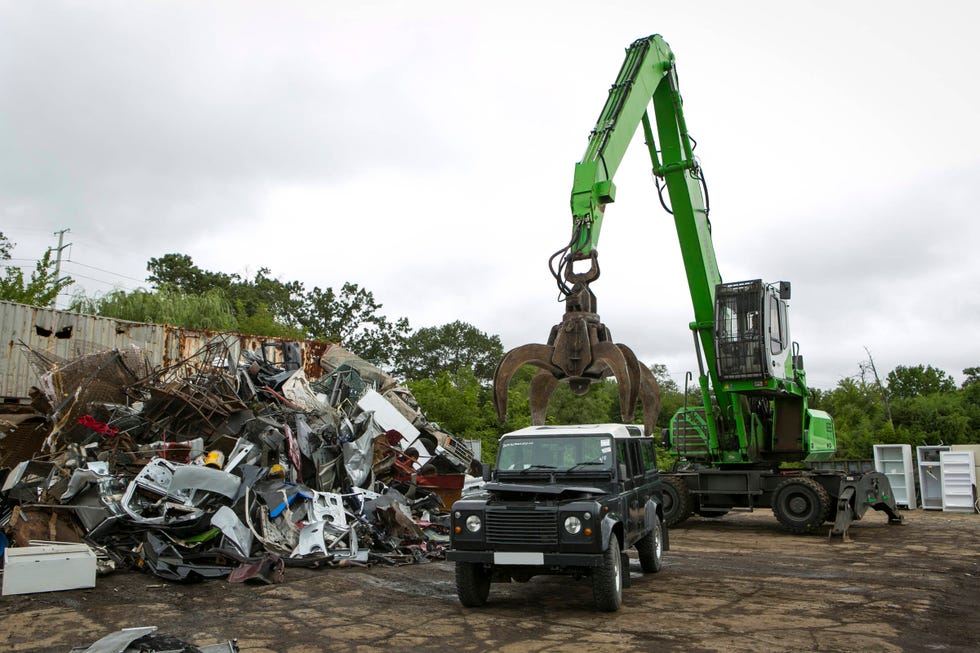 Vehicle, Transport, Mode of transport, Crane, Scrap, Tree, Construction equipment, Soil, Car, Plant, 