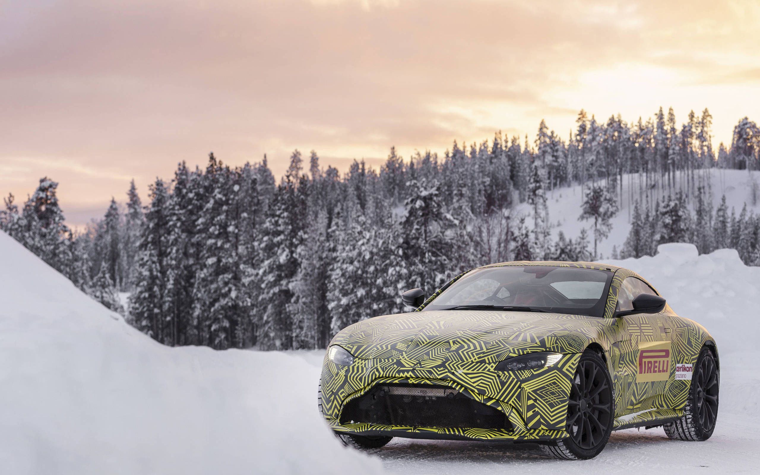 2020 Aston Martin Vantage Is the Best of Both Worlds