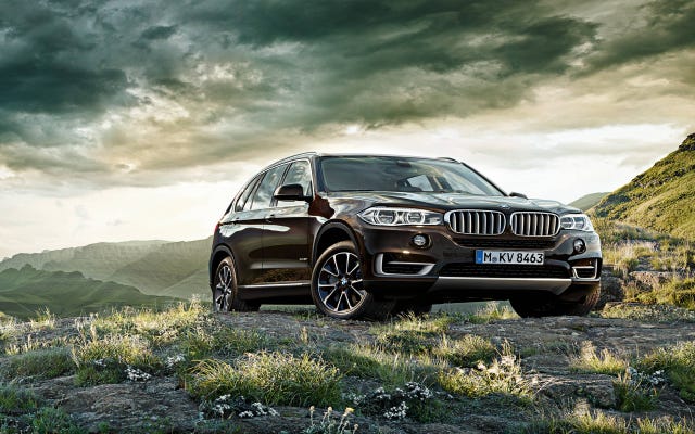 This diesel engine and eight-speed automatic is an impressive engine/trans combo in this 2014 BMW X5 xDrive35d.