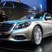 Mode of transport, Automotive design, Vehicle, Land vehicle, Transport, Event, Car, Automotive lighting, Grille, Personal luxury car, 