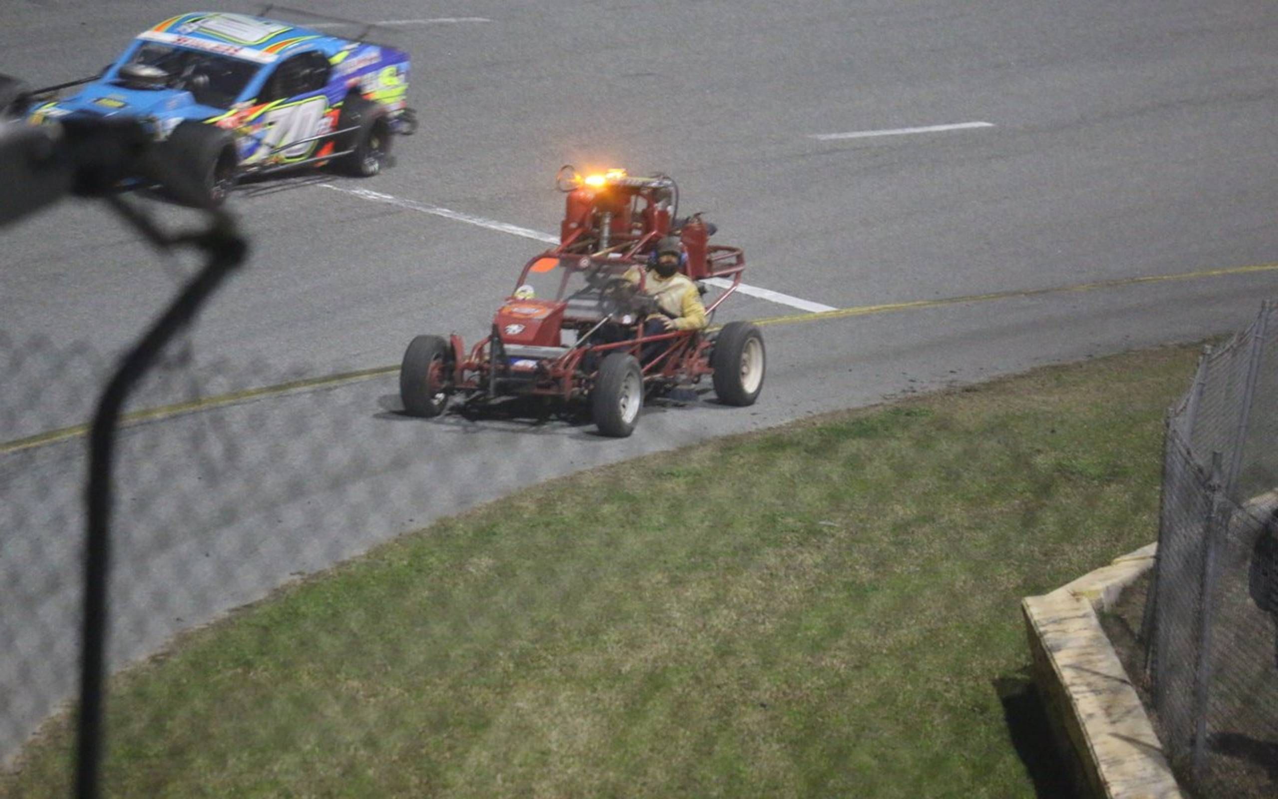 Video Driver Dad Fights Tech Official At Florida Short Track