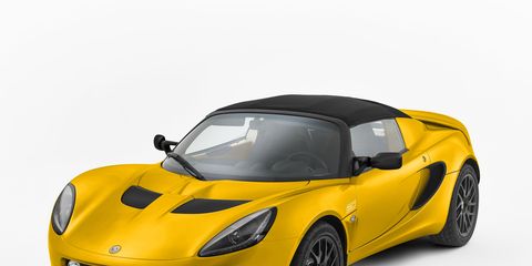 The Anniversary Elise comes with lightweight wheels, lightweight center console and lightweight seats in Alcantara.