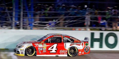 Kevin Harvick crosses the finish line at Homestead-Miami Speedway for the victory on Sunday night.